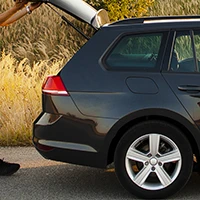 Voiture c�t� coffre ouvert Rust-eze Imprimé
